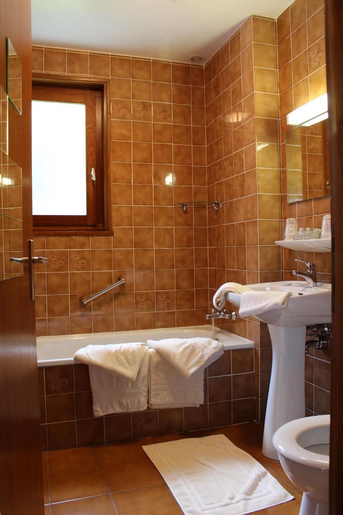Les Moineaux Hotel Bellevaux Luaran gambar