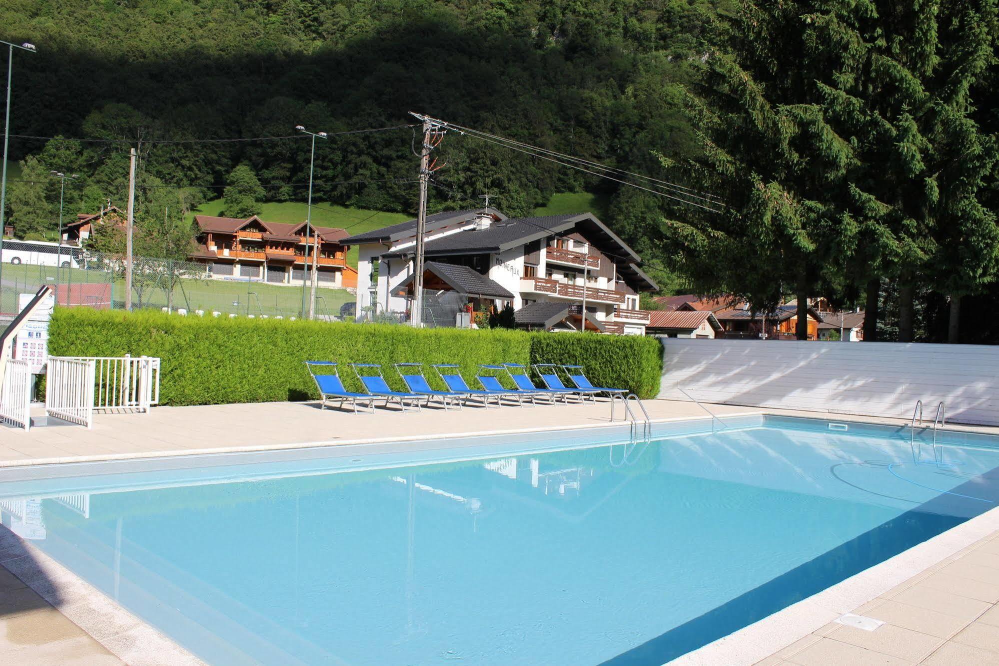 Les Moineaux Hotel Bellevaux Luaran gambar